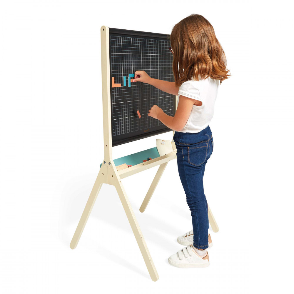 Janod Pizarra De Madera Doble Cara Splash – Caballete Magnético Y De Tiza, Ajustable En Altura (91-126 Cm), Con 13 Accesorios, Regalo Para Niños +3 Años