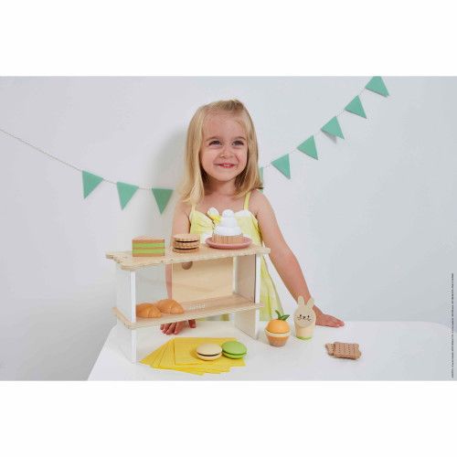 Marchande en bois, stand de pâtisserie et 13 accessoires, gâteaux, jouet imitation, dinette pour enfant dès 3 ans JANOD