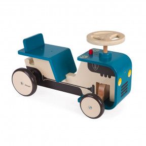 Tractor de madera