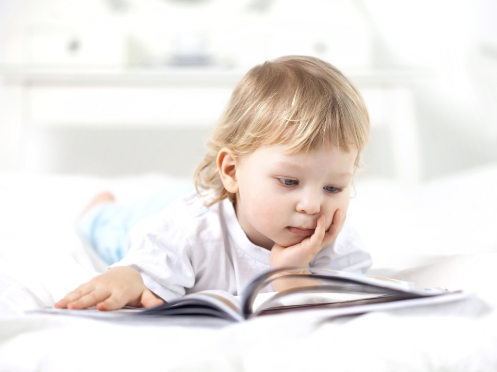 Lire, voilà un grand défi pour les enfants… mais aussi pour les parents.