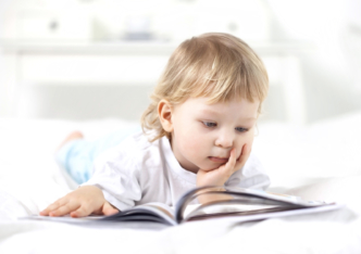 Lire, voilà un grand défi pour les enfants… mais aussi pour les parents.