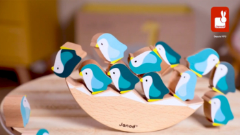 Schaukel-Pinguine aus Holz – WWF®-Partnerschaft