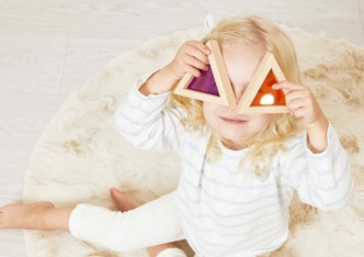Enfant autiste : quels jeux offrir et quelles activités manuelles lui proposer au quotidien ?