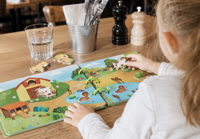 Sorties au restaurant : nos jeux indispensables pour occuper les enfants