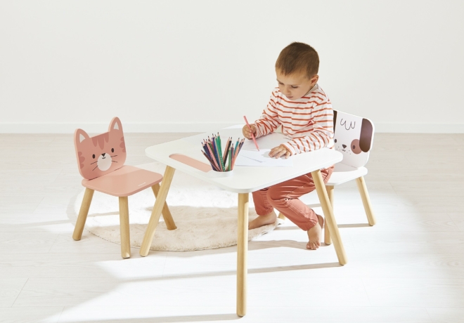 Créer un espace rien qu’à eux : pourquoi une petite table change tout pour les enfants ?