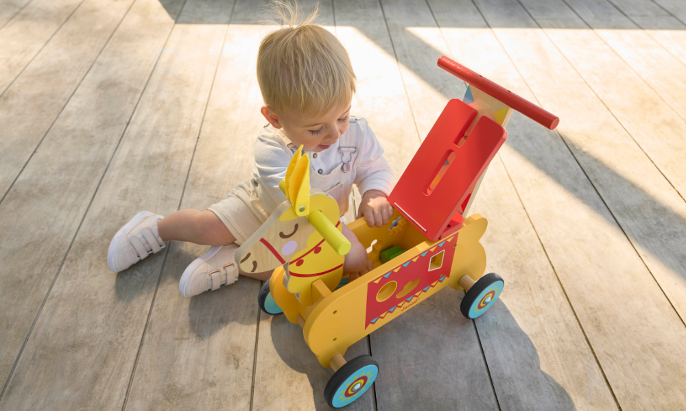 Porteur en bois pour bébé - Jouet trotteur tracteur Janod pour enfant