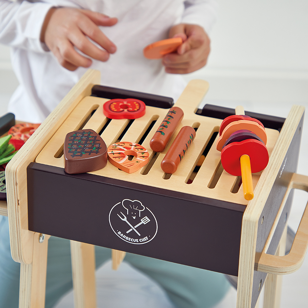 Barbecue en bois, imitation cuisine pour enfant Janod