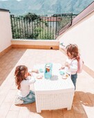 Petit déjeuner avec vue 💛

Ces deux adorables princesses profitent de cette magnifique vue pour savourer le petit déjeuner et prendre des forces pour les derniers jours d'école !

Et vous, quelle est votre vue du petit déjeuner ?

📷@giusyna1